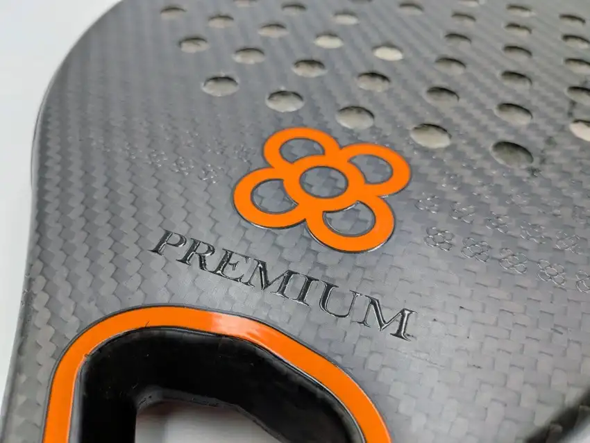 Padel Barcelona Skyline Premium Diamante Naranja · fotografía de catálogo