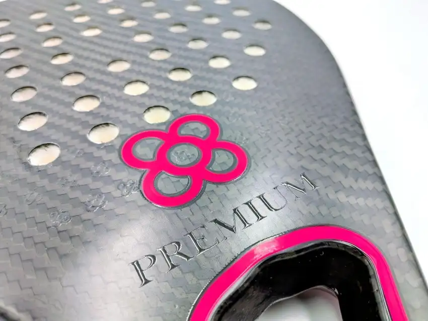 Padel Barcelona Skyline Premium Diamante Rosa · fotografía de catálogo