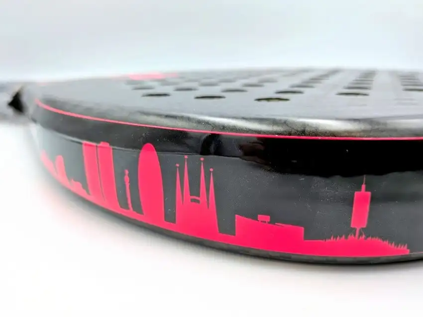 Padel Barcelona Skyline Premium Diamante Rosa · fotografía 3